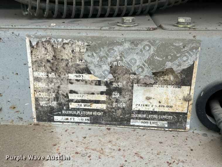 image for item EN5090 1997 Mayville 2033 scissor lift