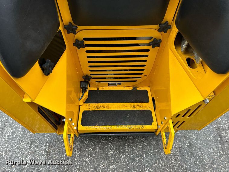 image for item EN5091 2023 Baumalight TRL620D compact utility loader