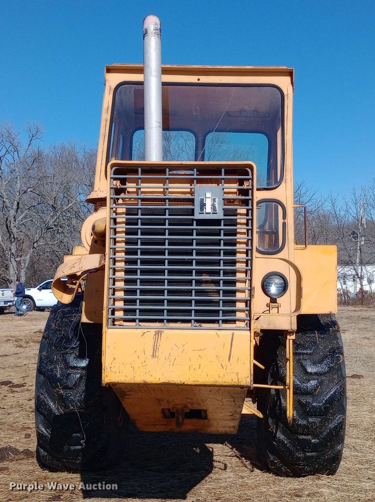 image for item EO0547 1967 International E200 elevating scraper