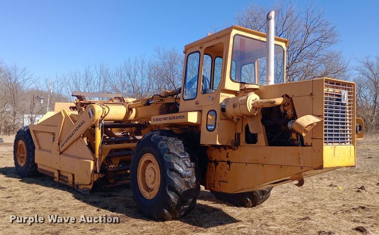 image for item EO0547 1967 International E200 elevating scraper