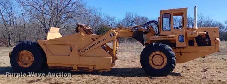 image for item EO0547 1967 International E200 elevating scraper