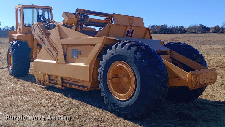 image for item EO0547 1967 International E200 elevating scraper