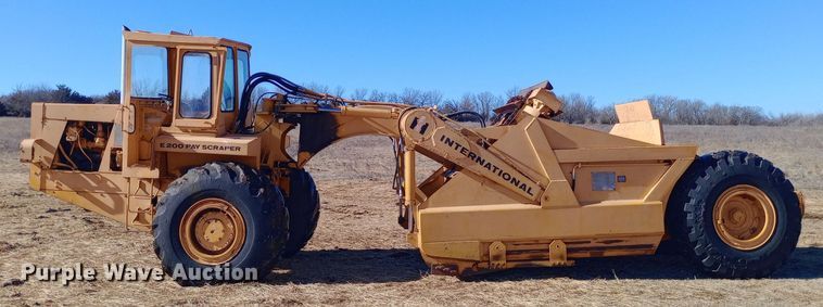 image for item EO0547 1967 International E200 elevating scraper