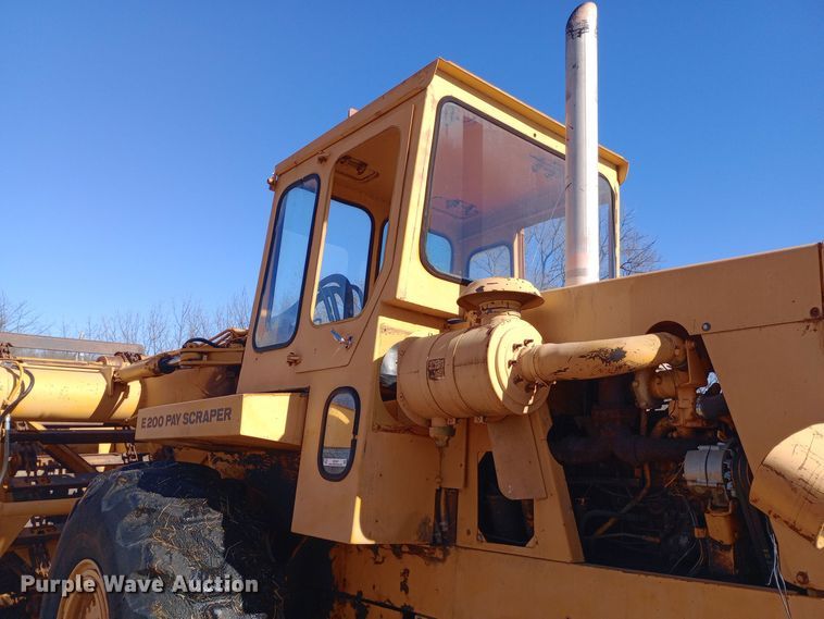 image for item EO0547 1967 International E200 elevating scraper