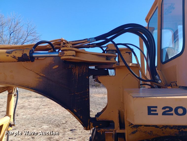 image for item EO0547 1967 International E200 elevating scraper