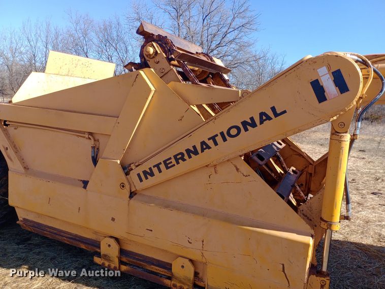 image for item EO0547 1967 International E200 elevating scraper