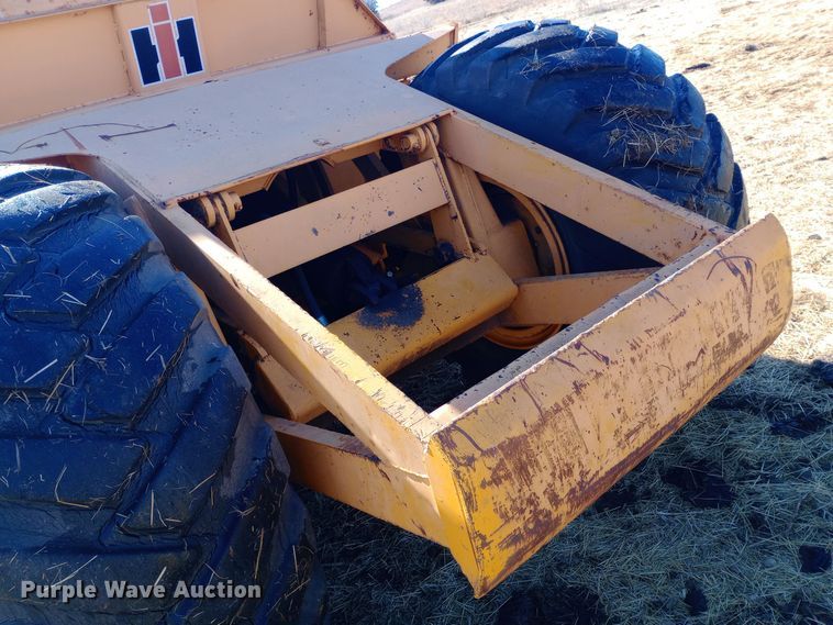 image for item EO0547 1967 International E200 elevating scraper