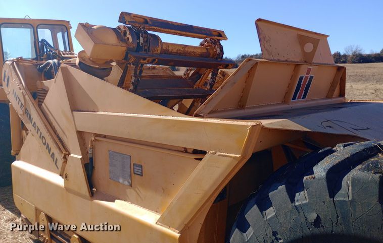 image for item EO0547 1967 International E200 elevating scraper