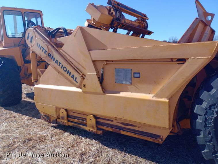 image for item EO0547 1967 International E200 elevating scraper