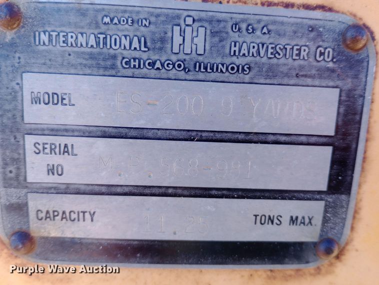 image for item EO0547 1967 International E200 elevating scraper