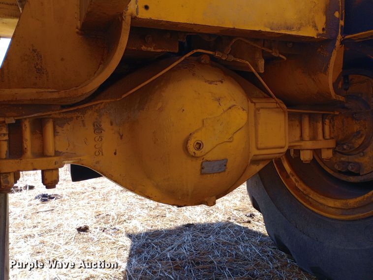 image for item EO0547 1967 International E200 elevating scraper