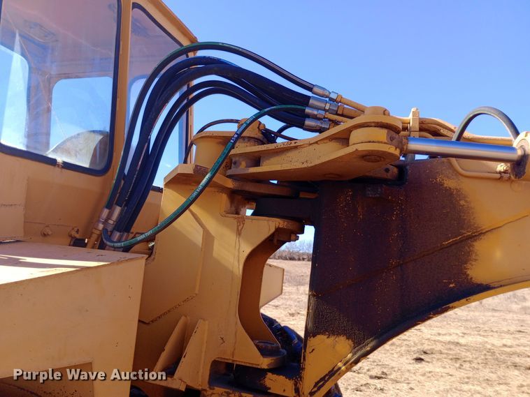 image for item EO0547 1967 International E200 elevating scraper