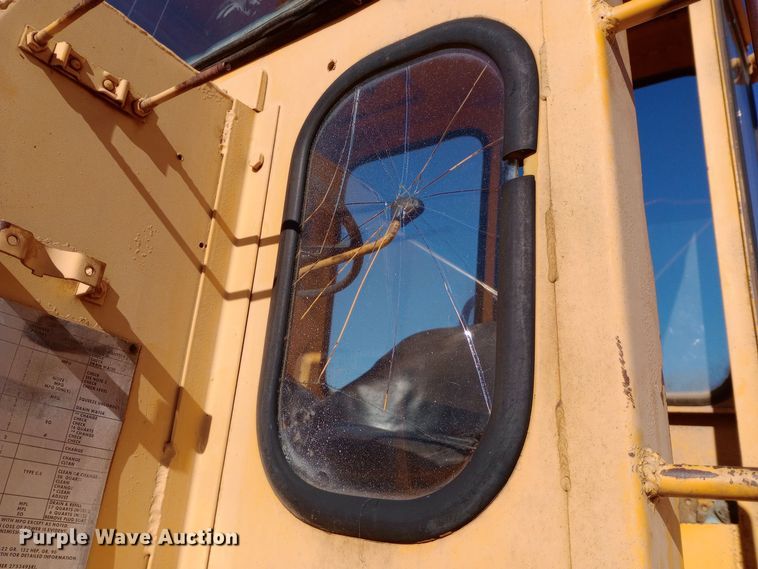 image for item EO0547 1967 International E200 elevating scraper