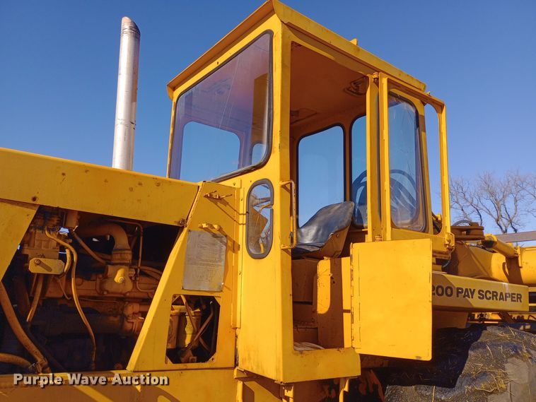 image for item EO0547 1967 International E200 elevating scraper