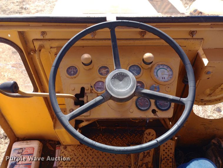 image for item EO0547 1967 International E200 elevating scraper