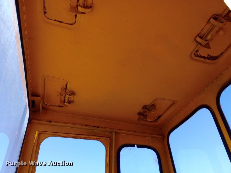 image for item EO0547 1967 International E200 elevating scraper