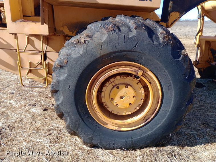 image for item EO0547 1967 International E200 elevating scraper