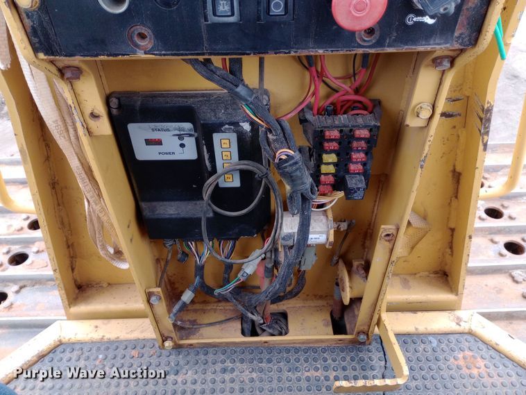 image for item EO0559 2009 Vermeer P185 Renegade cable plow