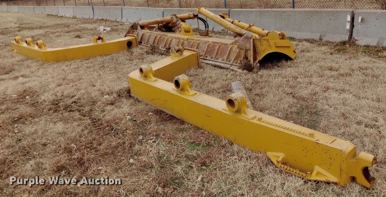 image for item EO0561 Caterpillar D8 A dozer blade