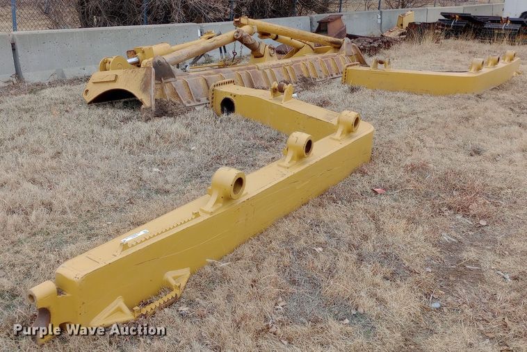 image for item EO0561 Caterpillar D8 A dozer blade