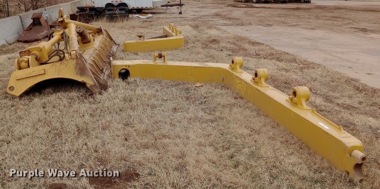 image for item EO0561 Caterpillar D8 A dozer blade