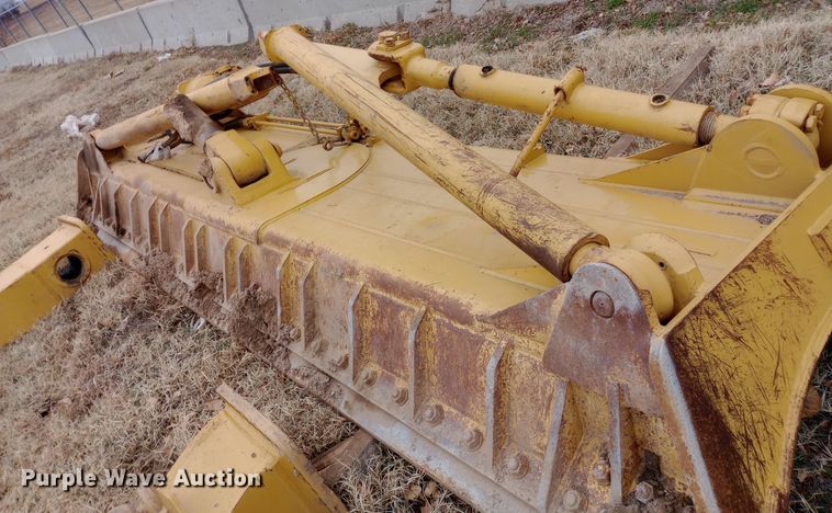 image for item EO0561 Caterpillar D8 A dozer blade