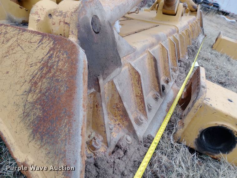image for item EO0561 Caterpillar D8 A dozer blade