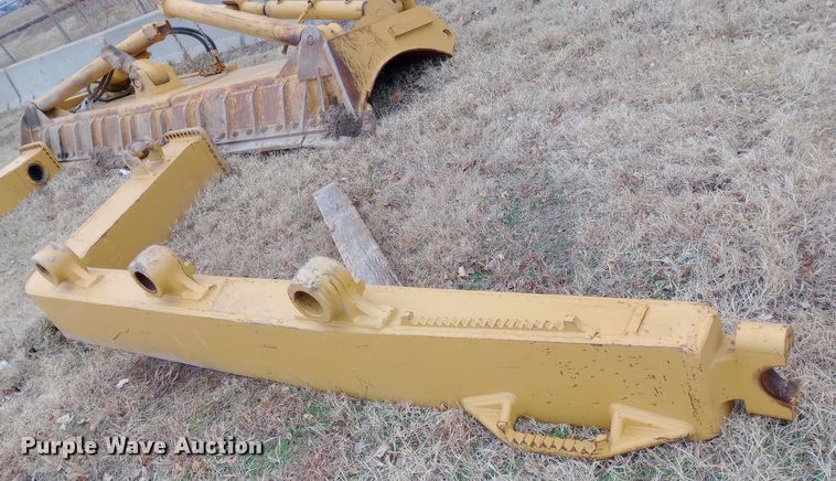 image for item EO0561 Caterpillar D8 A dozer blade