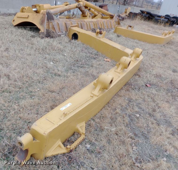 image for item EO0561 Caterpillar D8 A dozer blade