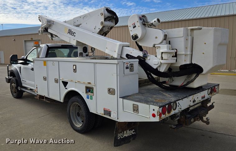 image for item EQ3932 2017 Ford F550 Super Duty XL bucket truck