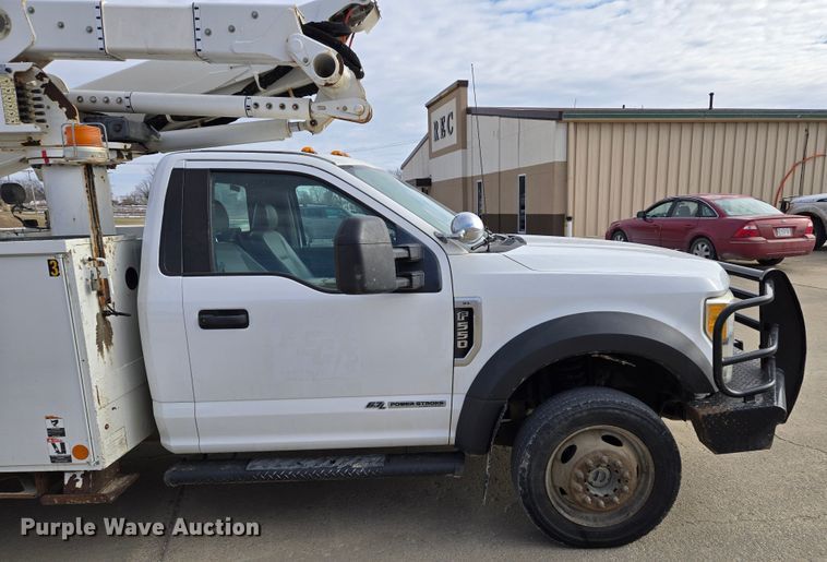 image for item EQ3932 2017 Ford F550 Super Duty XL bucket truck
