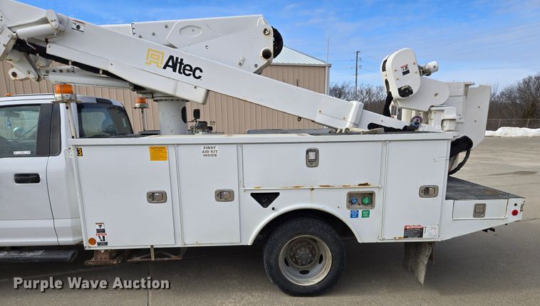 image for item EQ3932 2017 Ford F550 Super Duty XL bucket truck