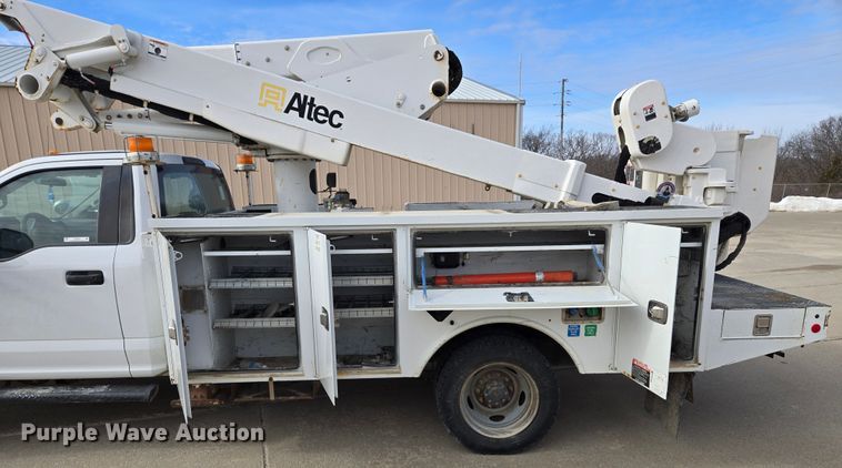 image for item EQ3932 2017 Ford F550 Super Duty XL bucket truck