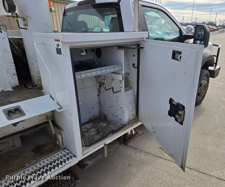 image for item EQ3932 2017 Ford F550 Super Duty XL bucket truck