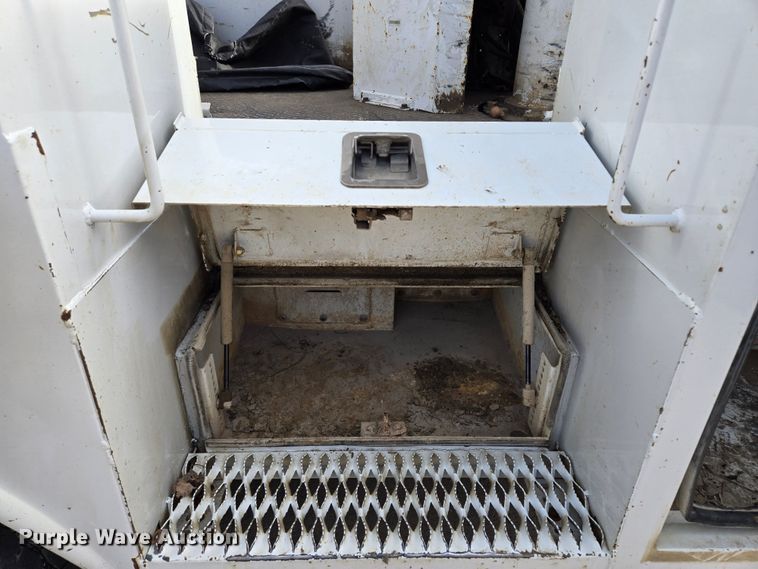 image for item EQ3932 2017 Ford F550 Super Duty XL bucket truck