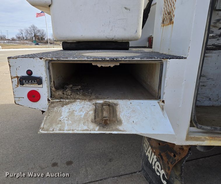 image for item EQ3932 2017 Ford F550 Super Duty XL bucket truck