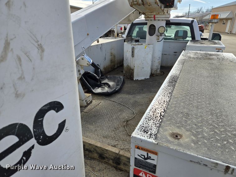 image for item EQ3932 2017 Ford F550 Super Duty XL bucket truck