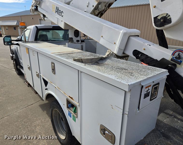 image for item EQ3932 2017 Ford F550 Super Duty XL bucket truck