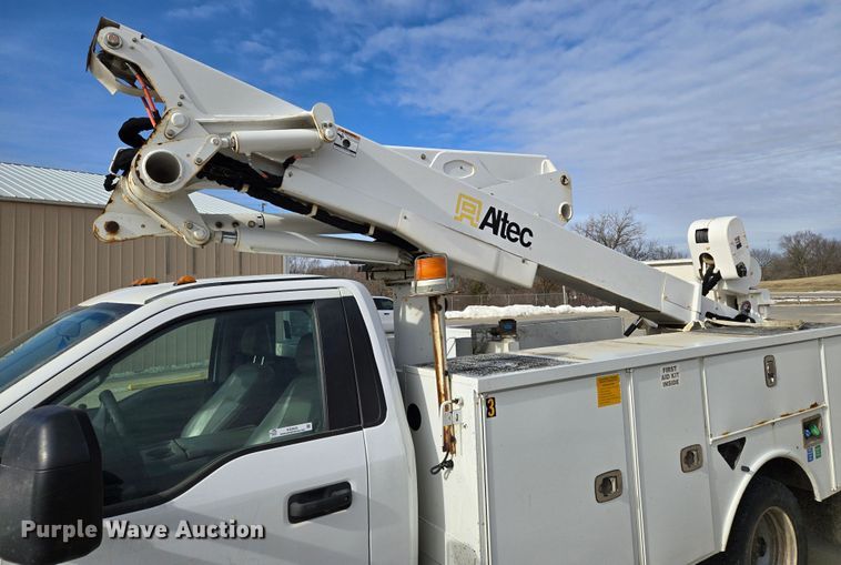 image for item EQ3932 2017 Ford F550 Super Duty XL bucket truck