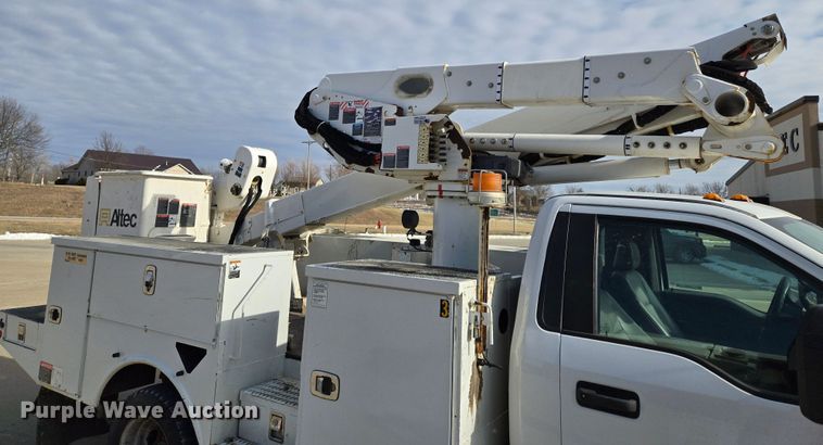 image for item EQ3932 2017 Ford F550 Super Duty XL bucket truck