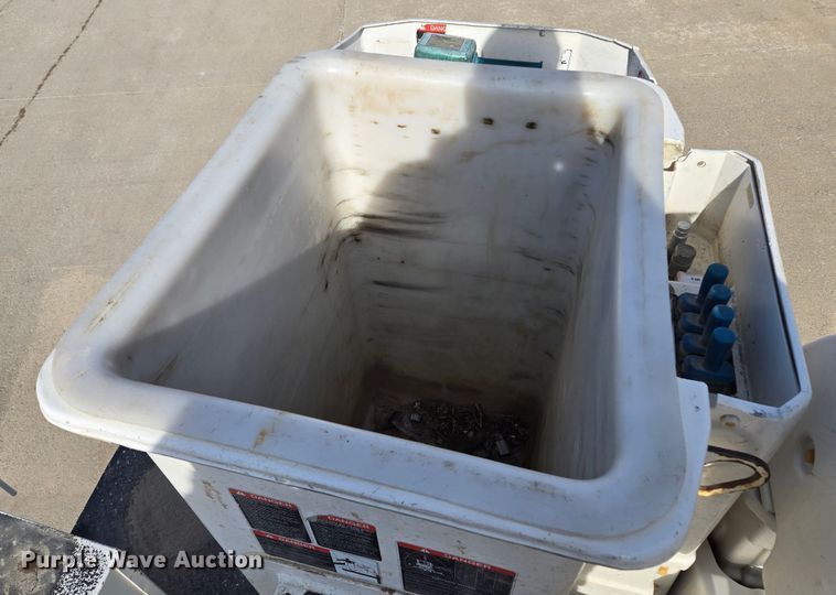 image for item EQ3932 2017 Ford F550 Super Duty XL bucket truck