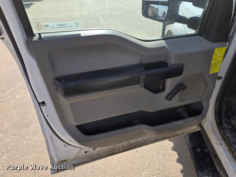 image for item EQ3932 2017 Ford F550 Super Duty XL bucket truck