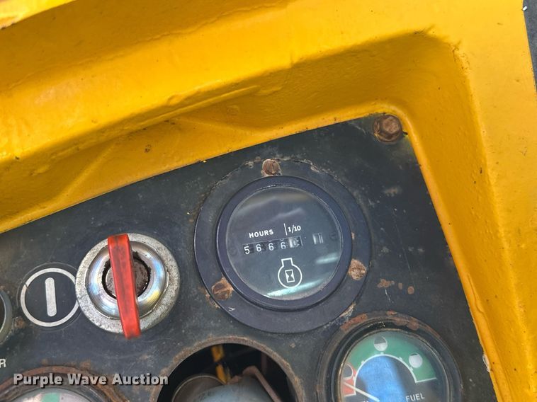 image for item ER4927 1981 John Deere 544-B wheel loader