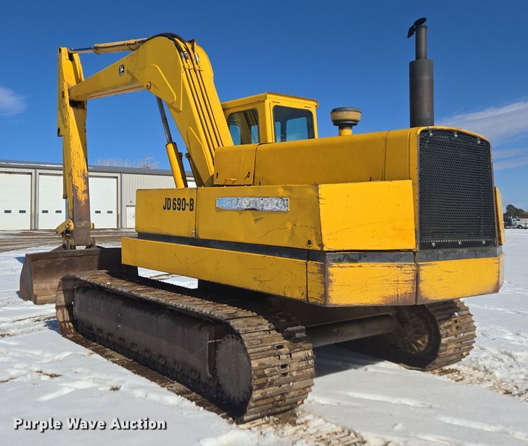 image for item ER5119 1979 John Deere 690B excavator