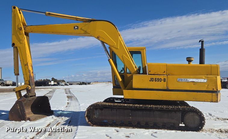 image for item ER5119 1979 John Deere 690B excavator