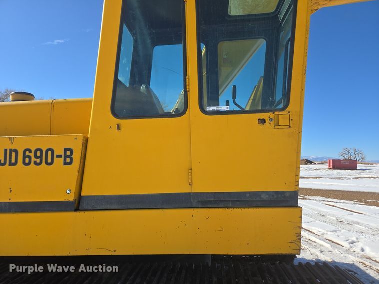 image for item ER5119 1979 John Deere 690B excavator