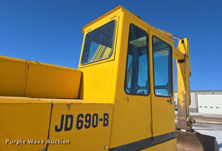 image for item ER5119 1979 John Deere 690B excavator
