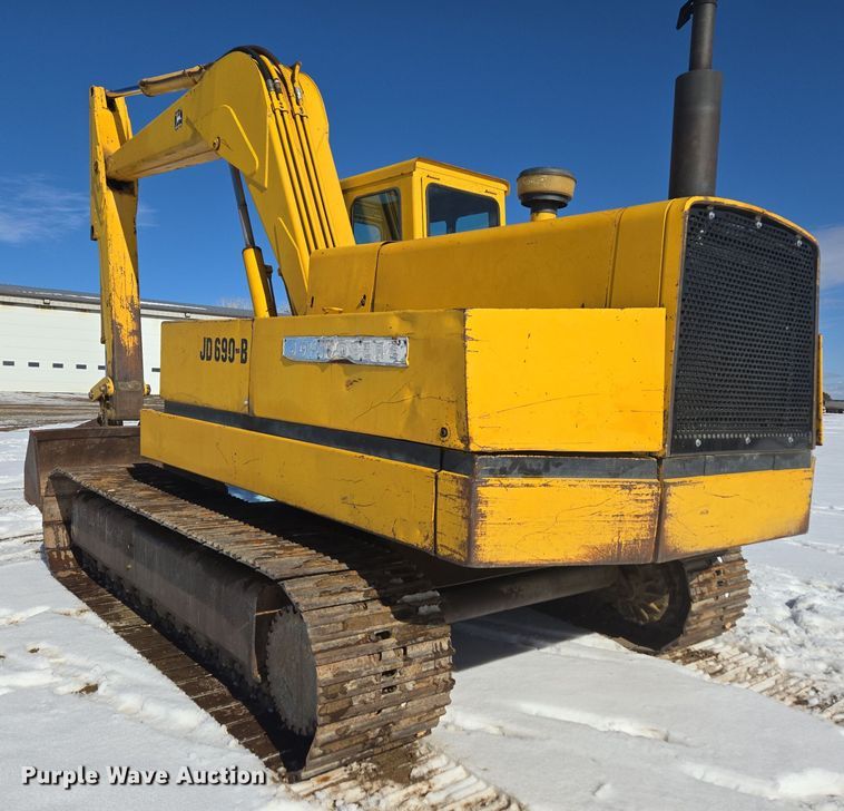 image for item ER5119 1979 John Deere 690B excavator
