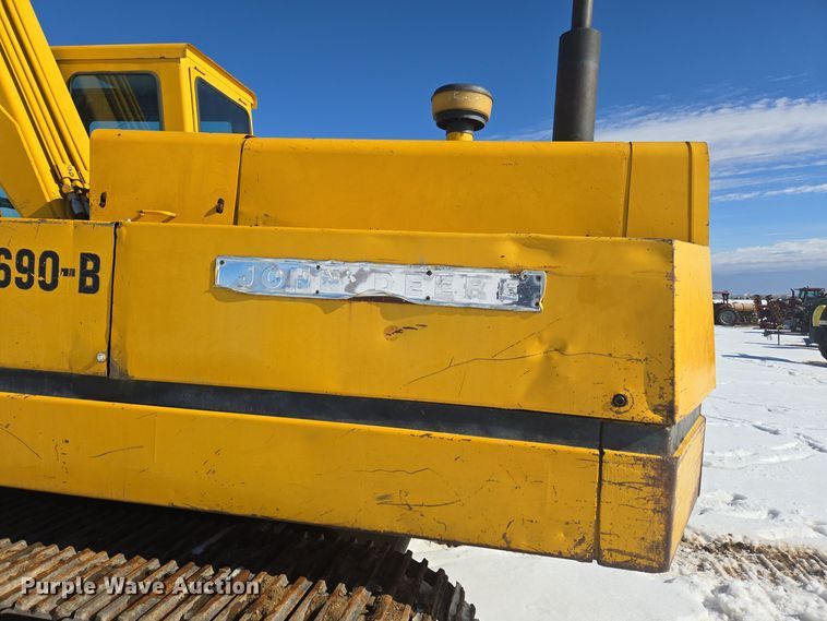 image for item ER5119 1979 John Deere 690B excavator