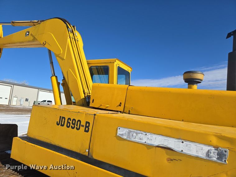image for item ER5119 1979 John Deere 690B excavator